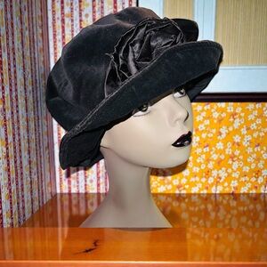 Cloche Hat 1920's-30's Black Velvet & Satin Stylish Costume Flapper Hat